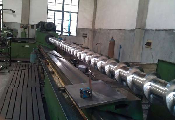 冷拉圓鋼配套冷拉扁鋼加工過程現(xiàn)場(chǎng)